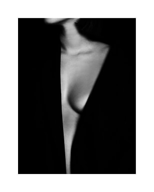 That Neckline by artist Rami Hanna in size 40x50 cm. Affordable art sold in Open Edition.