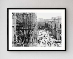 The artwork Duomo Di Milano mounted in our high-quality wooden frame in black.